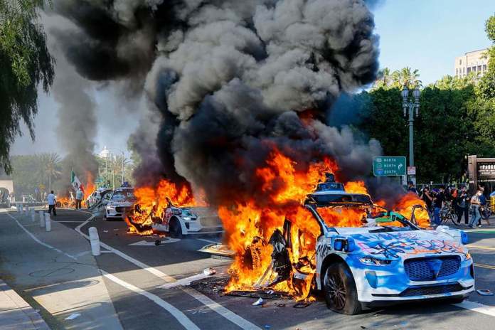 Kristi Noem LA protests, Claudia Sheinbaum Noem feud, Mexico US immigration, Trump immigration policies, Sheinbaum immigration response, Noem Sheinbaum clash, LA unrest Mexico